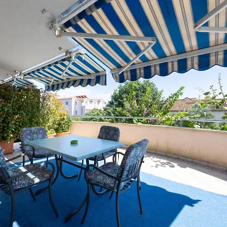 Bright And Spacious With Terrace In Kastel Stafilic * Kastela