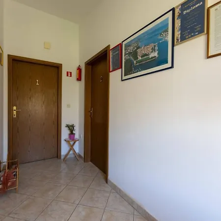 Bright And Spacious With Terrace In Kastel Stafilic Apartment Kastela
