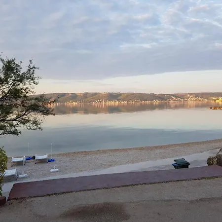 Bright And Spacious With Terrace In Kastel Stafilic Kastela