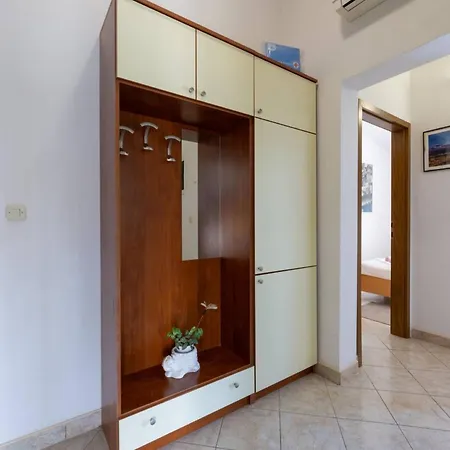 Bright And Spacious With Terrace In Kastel Stafilic Apartment *