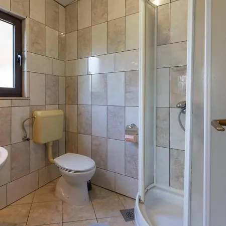 Bright And Spacious With Terrace In Kastel Stafilic